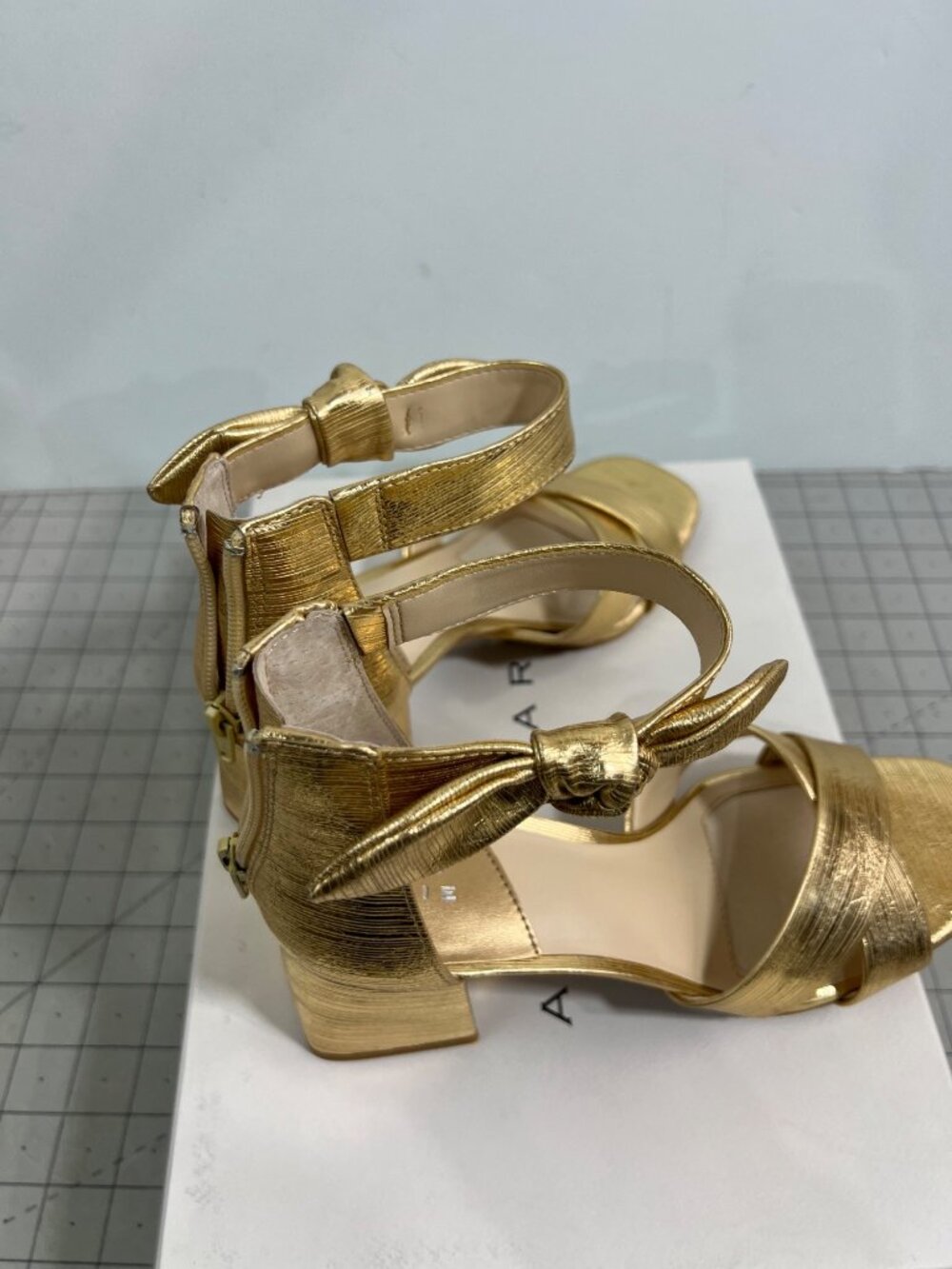 Alex Marie Adeline Gold Block Heel Women's Sandals Bow Accent Size 7.5 New - Picture 5 of 8